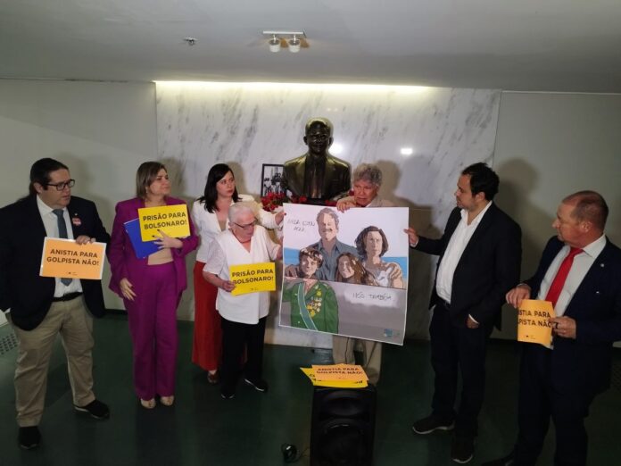 em-dia-de-acao-da-pf,-psol-faz-ato-por-arquivamento-do-pl-da-anistia