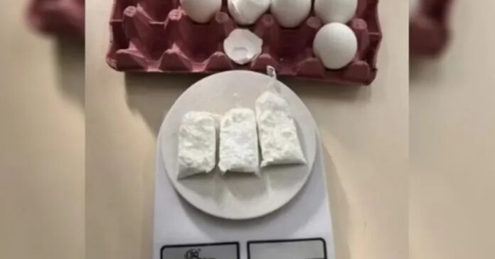 homem-tenta-entrar-em-cadeia-com-ovos-“recheados”-de-cocaina,-em-pernambuco