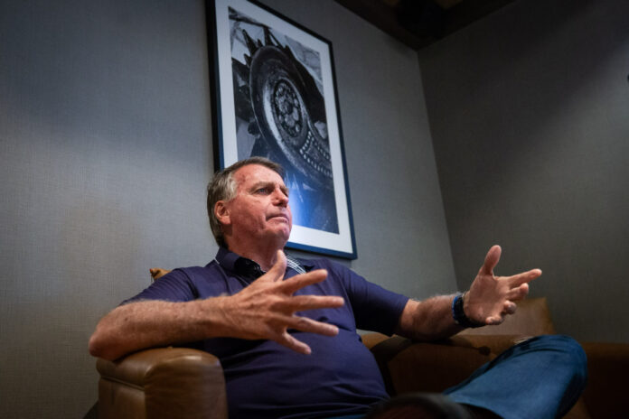 indiciamento-pela-pf-nao-interrompe-ferias-de-bolsonaro-na-praia