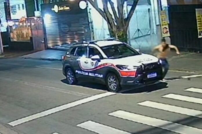 sp:-veja-momento-que-aluno-bate-em-viatura-antes-de-ser-morto-por-pm