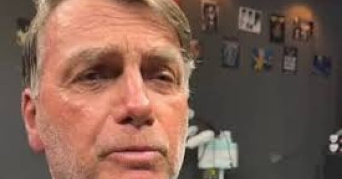 em-transmissao-ao-vivo,-bolsonaro-critica-pf-e-defende-militares-suspeitos-de-plano-golpista