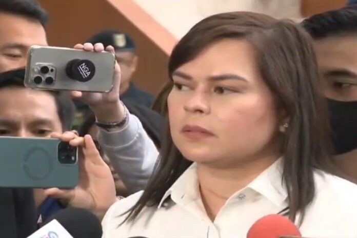 filipinas:-vice-e-acusada-de-complo-para-matar-presidente