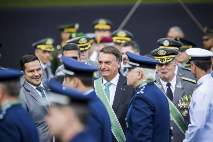 anotem:-bolsonaro,-o-covarde,-podera-culpar-os-militares-pelo-golpe