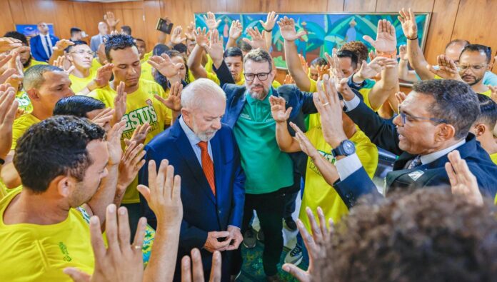 lula-ensaia-ampliar-espaco-de-evangelicos-em-ministerios-apos-flerte