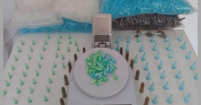 pm-apreende-mais-de-190-pinos-de-cocaina-em-jequie