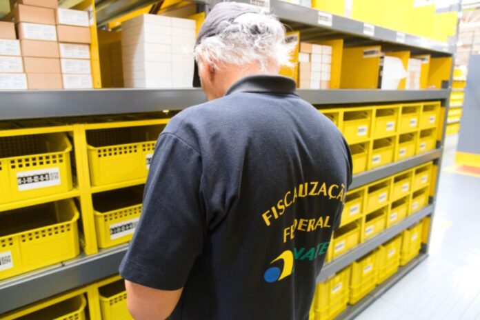 com-ajuda-da-ia,-anatel-apreende-22-mil-produtos-na-black-friday