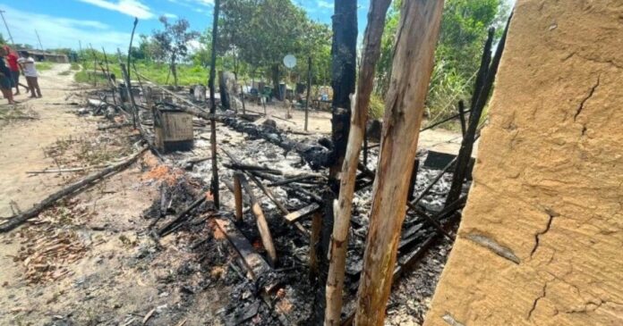 comunidade-indigena-e-alvo-de-ataque-com-casas-incendiadas-no-extremo-sul-baiano