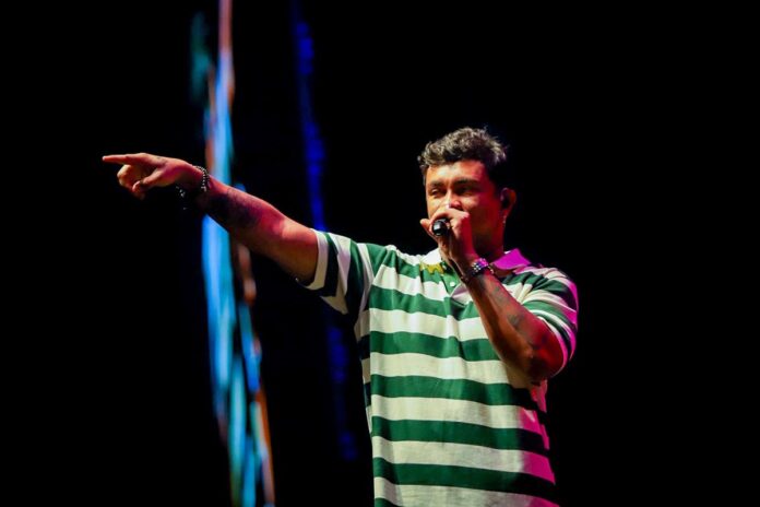 xama-e-poesia-acustica-agitam-brasilia-com-hip-hop-e-rap-em-show