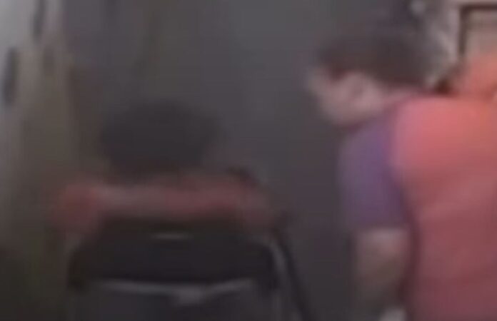 video:-funcionaria-de-creche-amarra-crianca-de-4-anos-em-cadeira