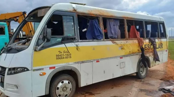 onibus-que-conduzia-fieis-para-batismo-tomba-e-deixa-14-feridos