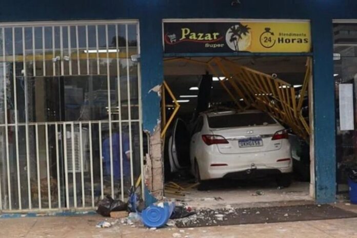 video:-mulher-invade-distribuidora-com-carro-e-deixa-2-feridos-no-to