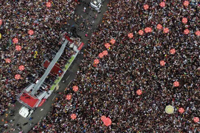 apos-decreto,-prefeitura-de-sp-repassa-o-carnaval-a-spturis-em-2025