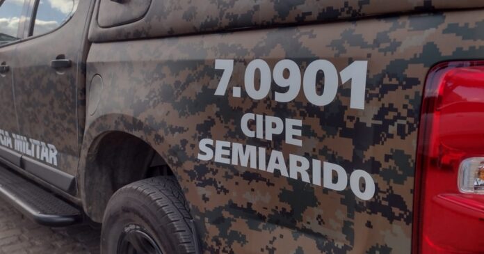 policia-militar-recupera-caminhao-roubado-em-xique-xique-e-apreende-arma-em-souto-soares