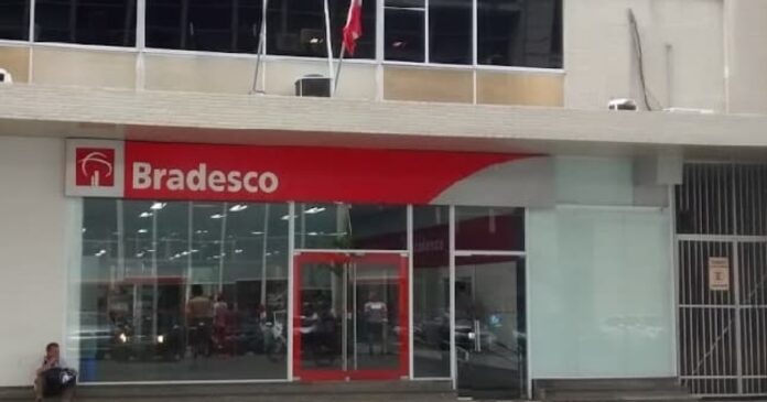 homem-e-preso-apos-furtar-notebook-de-um-banco-no-bairro-do-comercio,-em-salvador