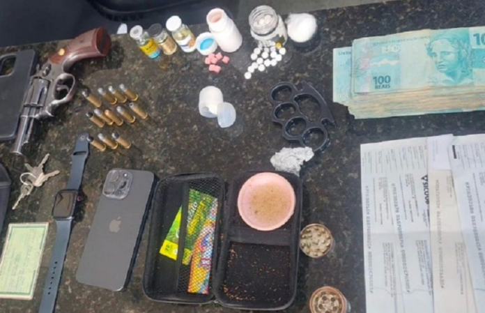 policia-prende-bioquimico-por-invasao-domiciliar,-ameaca-e-porte-ilegal-de-arma-em-itamaraju