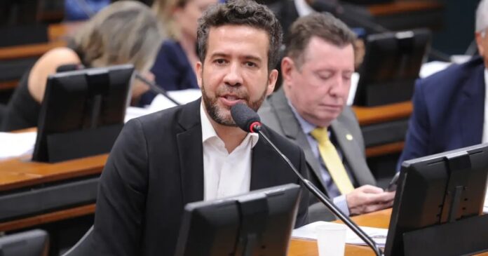 janones-usa-oab-suspensa-em-pedido-de-extincao-do-pl-encaminhado-a-pgr