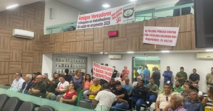 sessao-de-camara-na-bahia-e-marcada-por-protesto-apos-reajuste-de-salarios-para-politicos