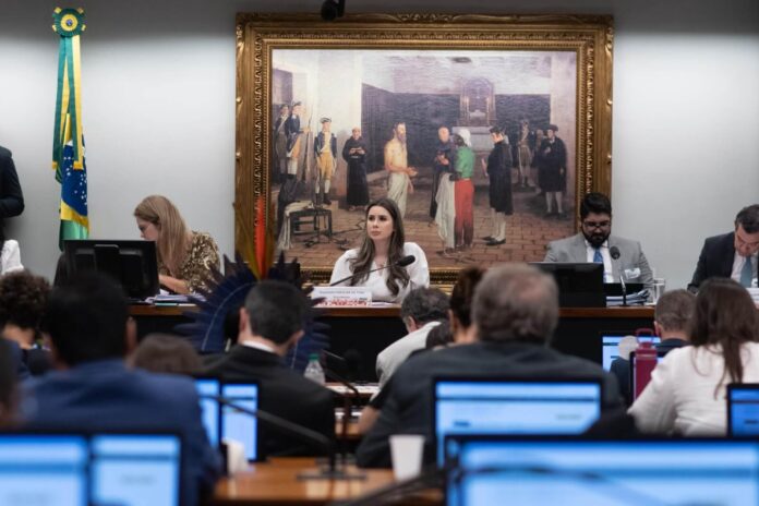 ccj-da-camara-aprova-pec-que-exige-aval-do-congresso-para-emprestimos ccj-da-camara-aprova-pec-que-exige-aval-do-congresso-para-emprestimos