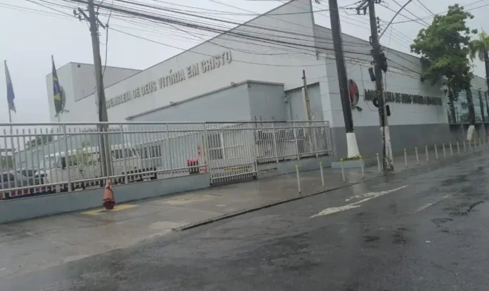 com-a-biblia-na-mao,-homem-e-baleado-ao-sair-de-igreja-de-silas-malafaia-na-penha