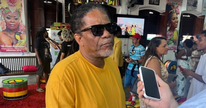 “a-musica-da-bahia-tem-que-se-reinventar,-o-axe-principalmente”,-afirma-lazinho,-vocalista-do-olodum
