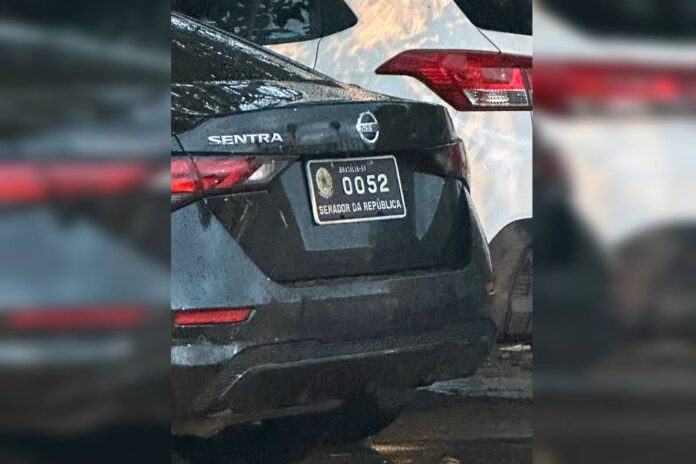 carro-oficial-usado-por-senador-do-pt-e-flagrado-em-academia-no-df