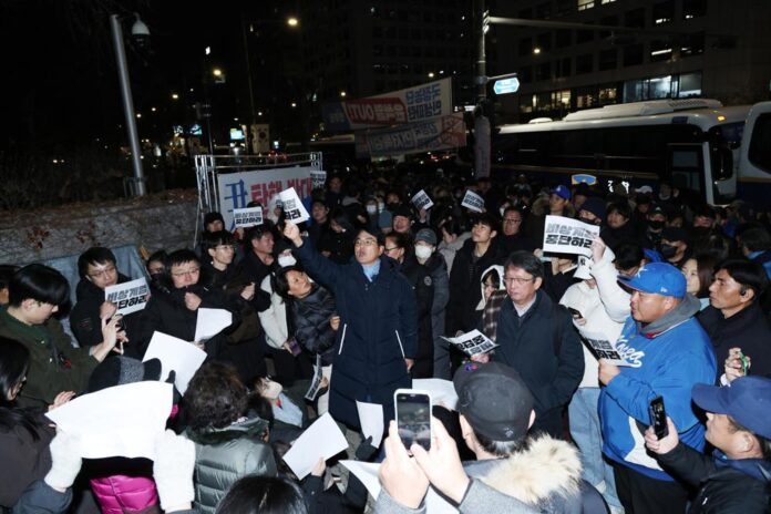 coreia-do-sul-suspende-tres-militares-por-participacao-na-aplicacao-da-lei-marcial