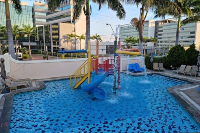 morre-crianca-de-9-anos-que-ficou-7-min-submersa-em-piscina-de-resort