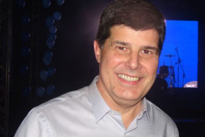quem-era-jb,-apresentador-encontrado-morto-dentro-de-casa,-aos-64-anos