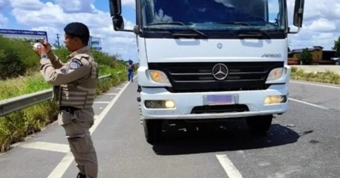 policia-persegue-e-prende-trio-em-feira-de-santana-apos-roubo-de-tres-veiculos-em-santanopolis