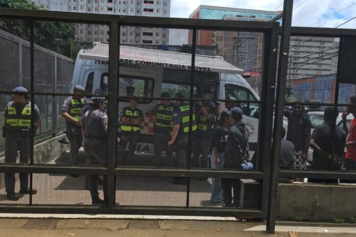 pm-mantem-familias-em-predio-durante-reintegracao-de-posse-em-sp