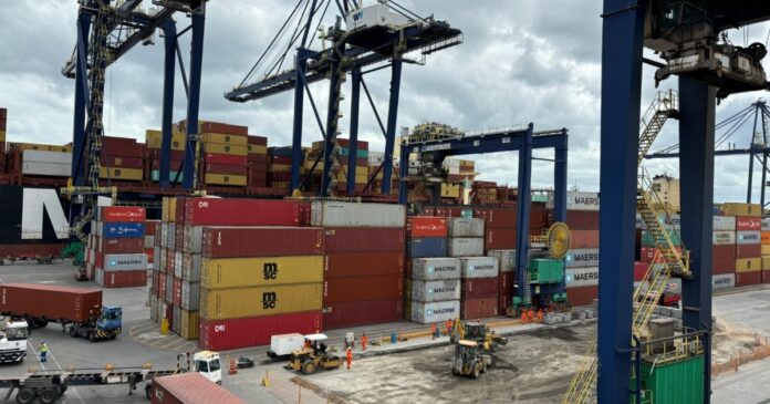 exportacoes-da-bahia-tem-queda-de-16,2%-em-novembro;-importacoes-crescem-35,2%