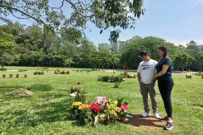 senna:-num-dia-util,-tumulo-no-morumbi-recebe-6-visitantes-em-1-hora