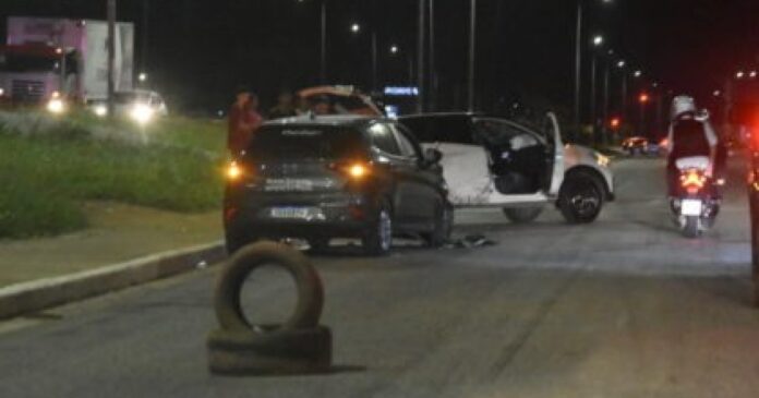 grave-colisao-entre-carros-de-passeio-deixa-vitima-ferida-em-vitoria-da-conquista