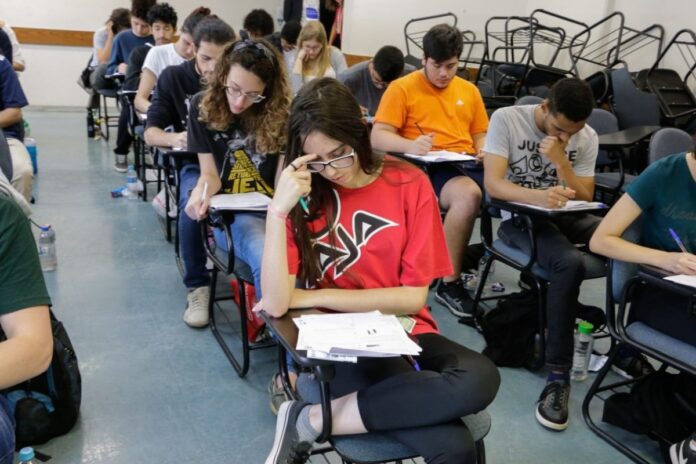 fuvest:-tema-da-redacao-e-“relacoes-sociais-por-meio-da-solidariedade”