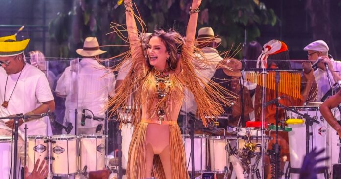 claudia-leitte-sofre-com-publico-baixo-em-projeto-realizado-em-salvador-e-doa-ingressos