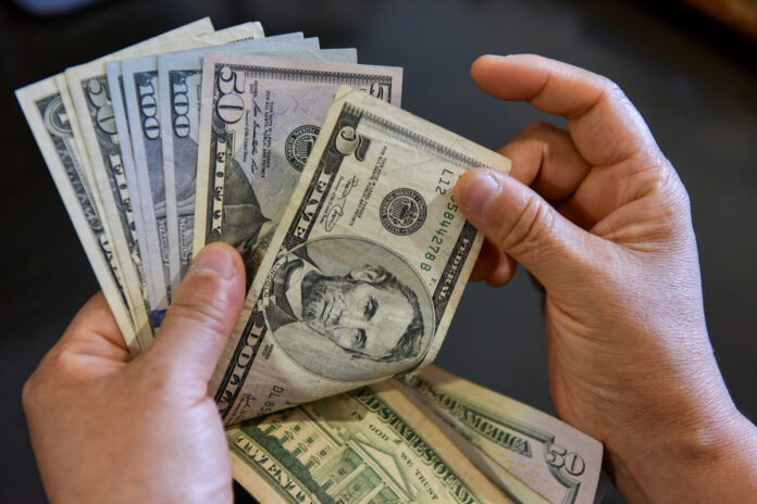 dolar-dispara,-apesar-da-maior-intervencao-do-bc-no-cambio-desde-2020