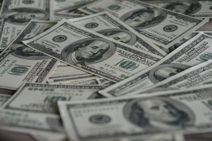 banco-central-realiza-maior-leilao-de-dolares-desde-2020-para-conter-alta-da-moeda