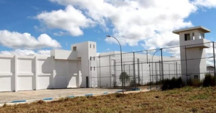 video-mostra-acao-que-resultou-em-fuga-de-16-detentos-apos-invasao-em-presidio-de-eunapolis