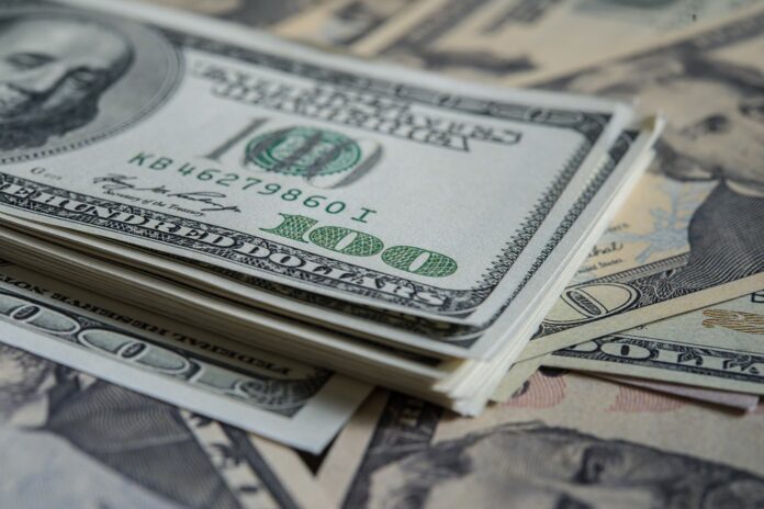 dolar-tem-mais-um-dia-de-alta-apos-camara-aprovar-pacote-de-corte-de-gastos-do-governo