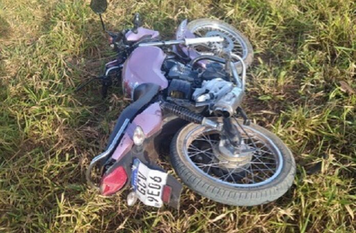 fuga-de-adolescentes-em-motocicleta-termina-em-grave-acidente-na-br-101-em-teixeira-de-freitas