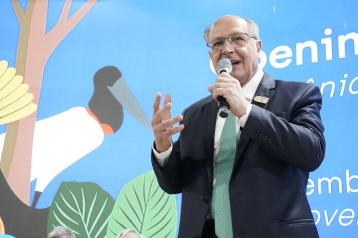 dolar-voltara-ao-“patamar-natural”-com-pacote-fiscal,-diz-alckmin
