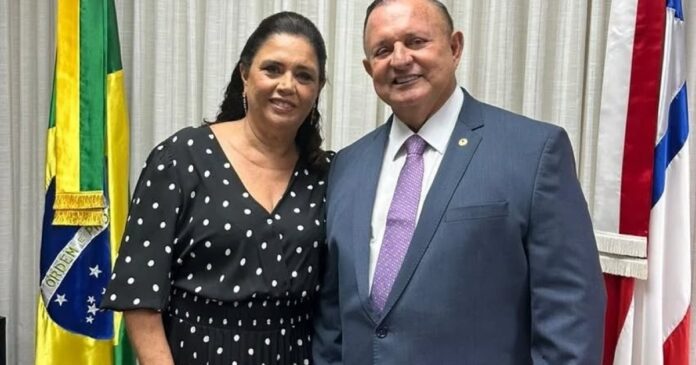 adolfo-menezes-indica-que-irma-nao-deve-assumir-mandato-de-vereadora-em-campo-formoso;-entenda
