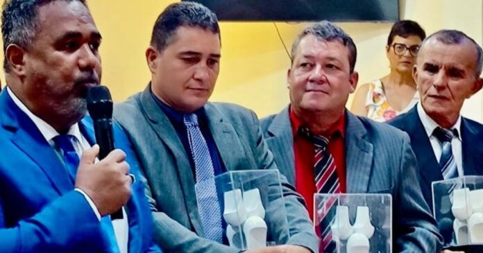 vereador-soteropolitano-leandro-guerrilha-recebe-titulo-de-cidadao-honorario-em-pe-de-serra