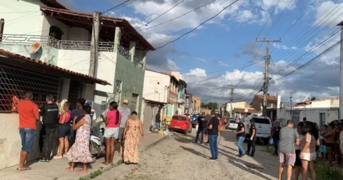 dois-adolescentes-sao-mortos-a-tiros-proximos-as-proprias-casas-em-feira-de-santana