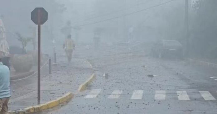 video:-aviao-cai-em-loja-e-provoca-incendio-em-gramado,-no-rio-grande-do-sul
