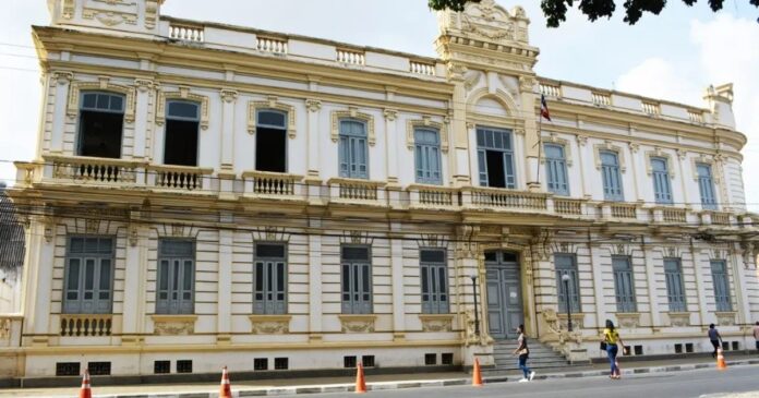 no-apagar-das-luzes,-prefeito-colbert-martins-insiste-em-licitar-publicidade-em-feira-de-santana