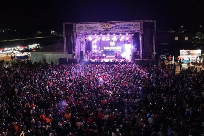 deputados-bancam-r$-1-mi-em-shows-neste-ano-em-cidade-onde-ponte-caiu