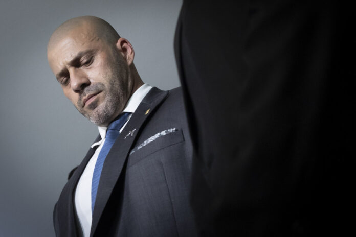 pf-prende-ex-deputado-daniel-silveira-por-descumprir-medidas-judiciais