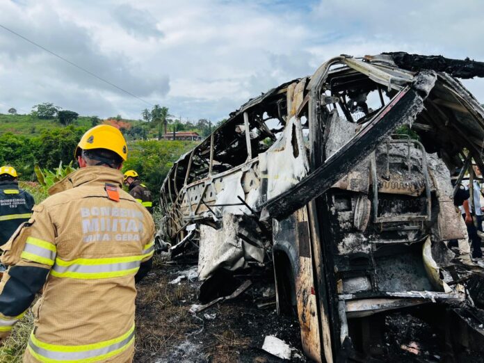 procon-notifica-empresa-de-onibus-envolvido-em-acidente-que-matou-41