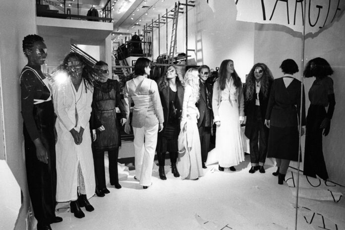 pecas-historicas-de-martin-margiela-sao-leiloadas-em-paris